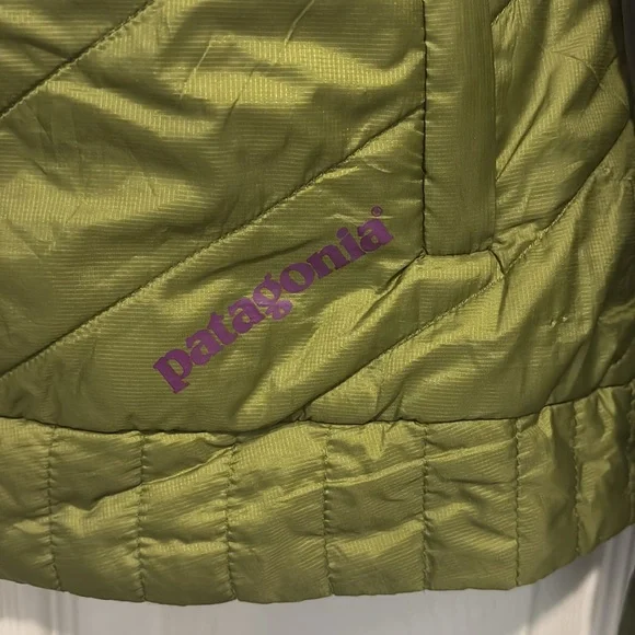 Patagonia Women's Green Puffer Jacket - Picture 2 of 7
